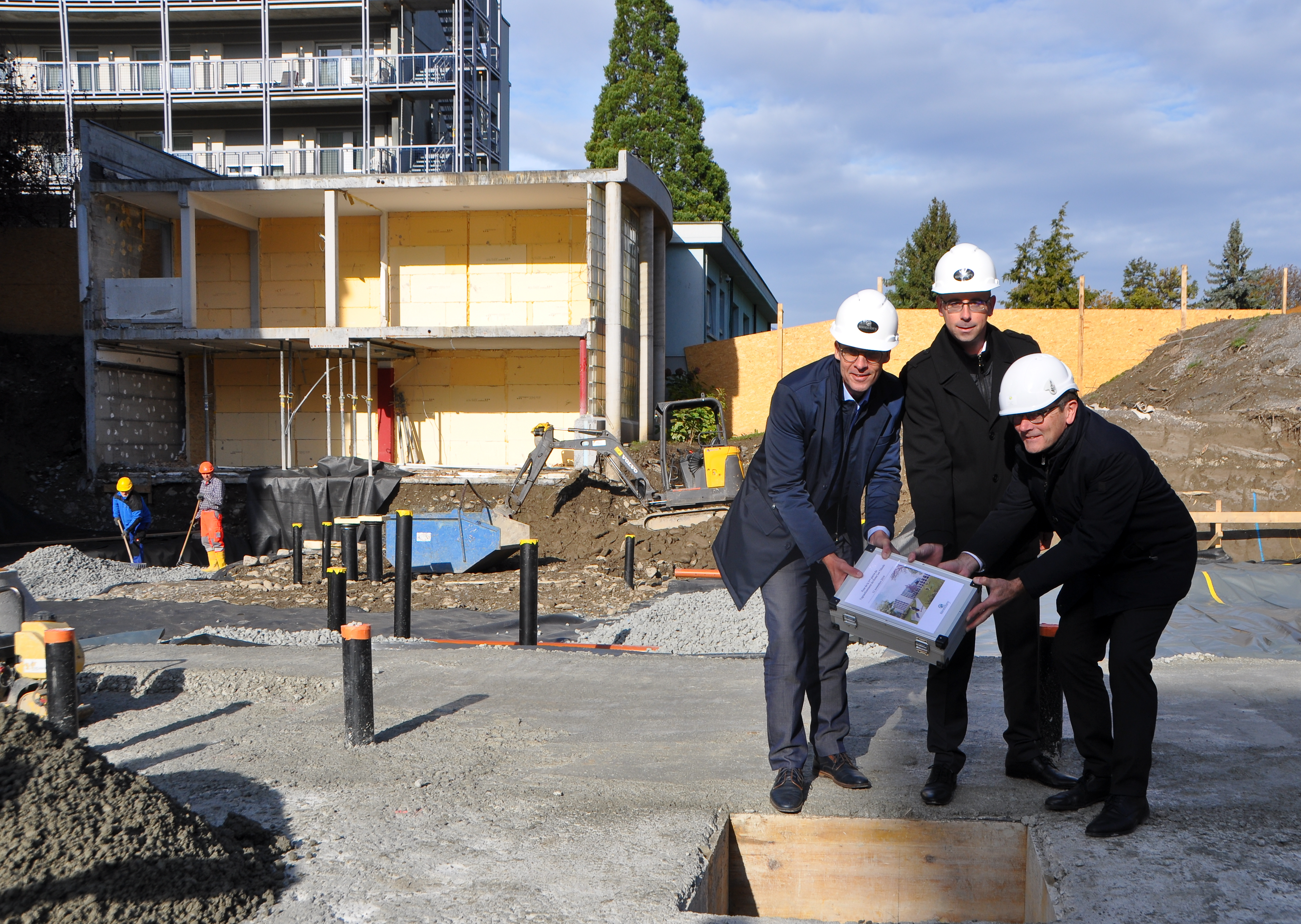 La première pierre de l'extension des Tilleuls à Monthey est posée